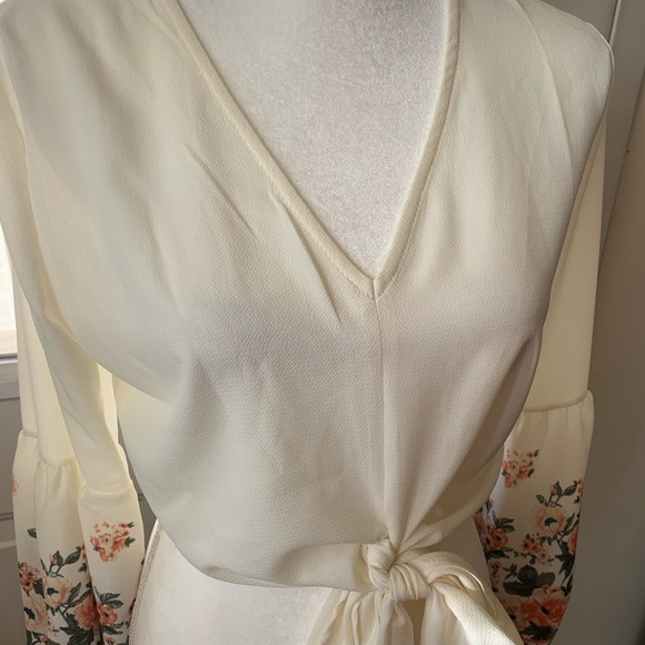 SOLD SOLD SOLD: Long sleeve Hand tie crop top - Picture 7 of 8